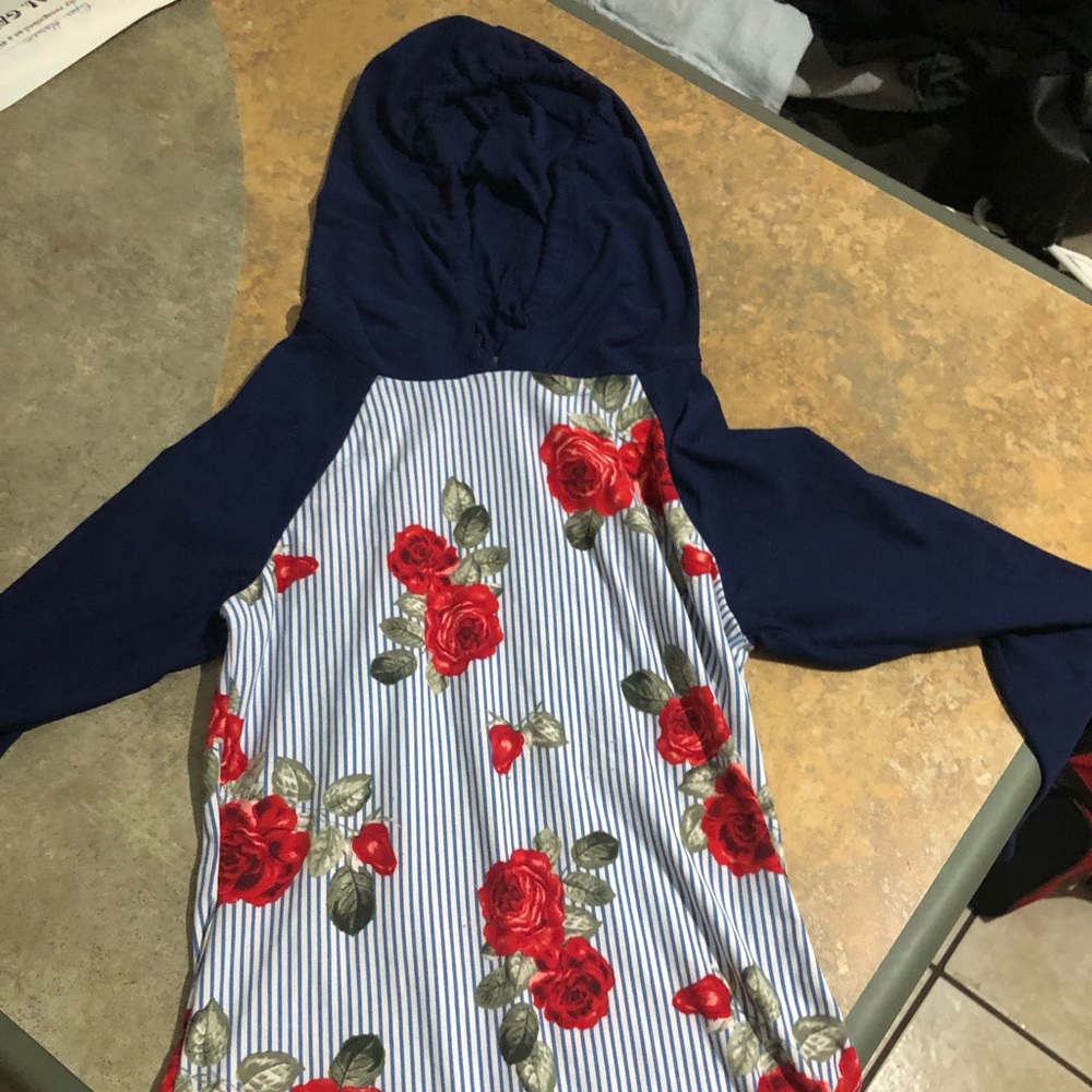 This a a light weight hoodie.